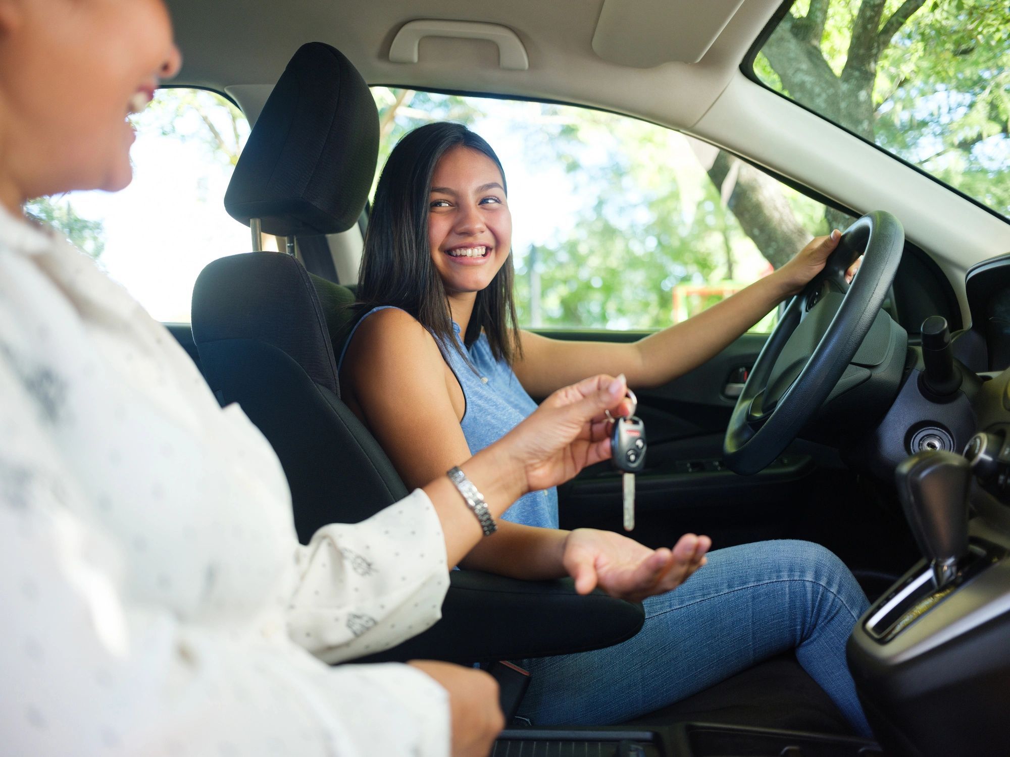 family with teenagers learning, parent teen support, teen drivers education